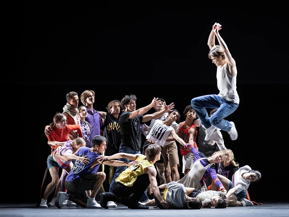 THE TIMES ARE RACING - Die Hamburgische Staatsoper