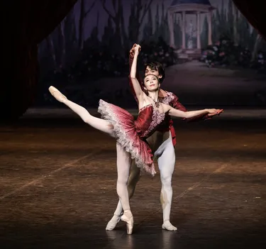 Xue Lin as Luise, Alexandr Trusch as Günther